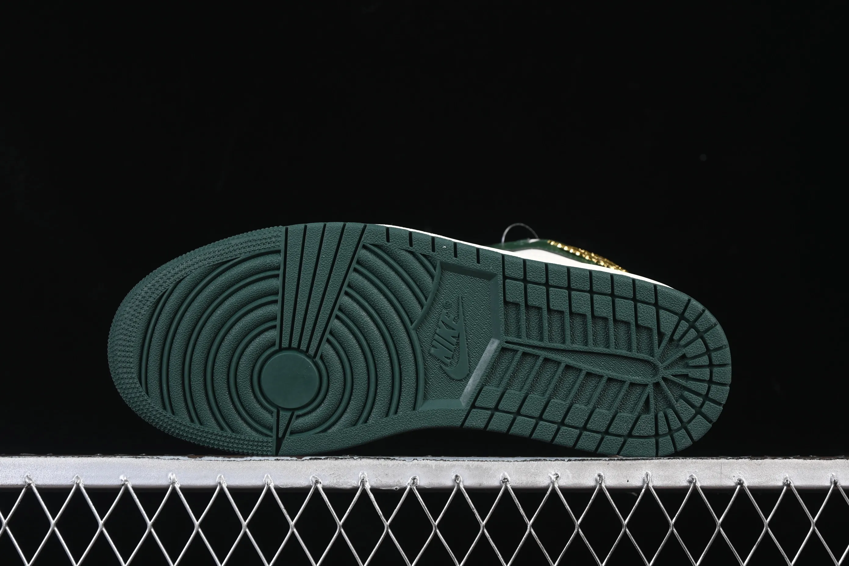 All categories Air Jordan Jordan series basketball shoes Air Jordan 1 High Air Jordan 1 High OG "Fir" AJ1 Joe 1 fir green high-top basketball shoes FD2596-101